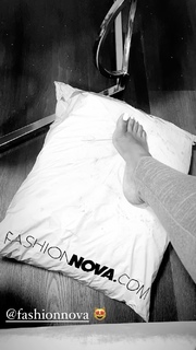 Taylor Hing feet photo thumbnail