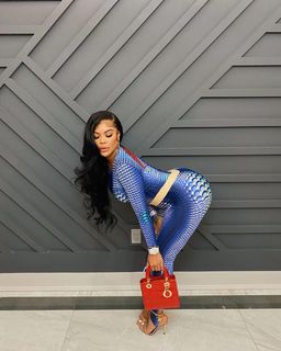 Taylor Hing feet photo thumbnail