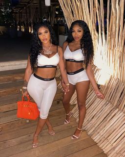 Taylor Hing feet photo thumbnail