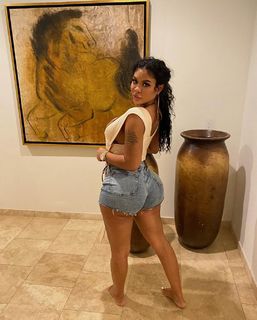 Taylor Hing feet photo thumbnail