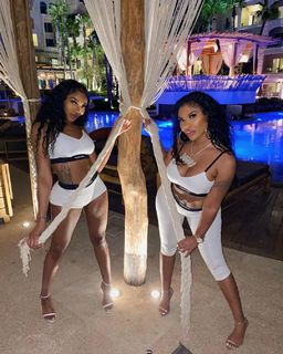 Taylor Hing feet photo thumbnail