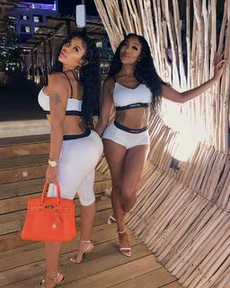 Taylor Hing feet photo thumbnail