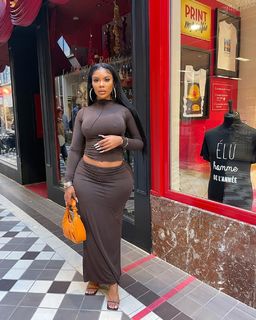 Taylor Hing feet photo thumbnail