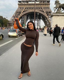 Taylor Hing feet photo thumbnail