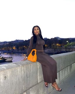 Taylor Hing feet photo thumbnail