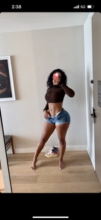 Taylor Hing feet photo thumbnail