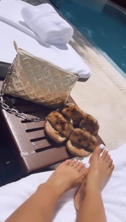 Taylor Hing feet photo thumbnail