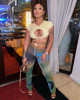 Taylor Hing feet photo thumbnail