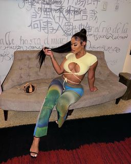 Taylor Hing feet photo thumbnail