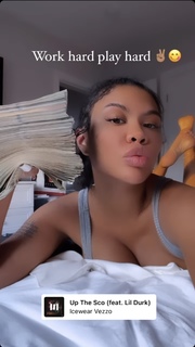 Taylor Hing feet photo thumbnail