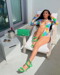 Taylor Hing feet photo thumbnail