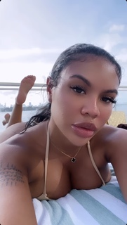 Taylor Hing feet photo thumbnail