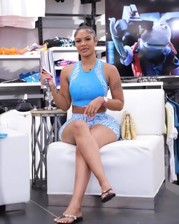 Taylor Hing feet photo thumbnail