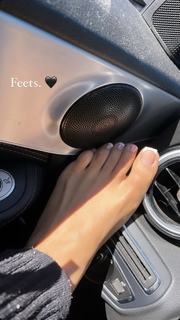 Taylor Hing feet photo thumbnail