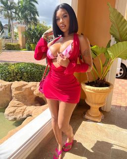 Taylor Hing feet photo thumbnail