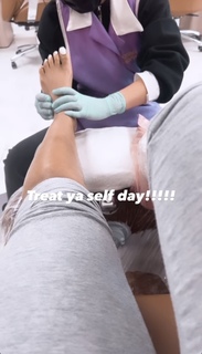 Taylor Hing feet photo thumbnail