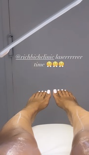 Taylor Hing feet photo thumbnail