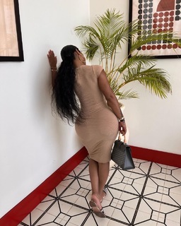 Taylor Hing feet photo thumbnail