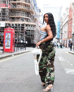 Taylor Hing feet photo thumbnail