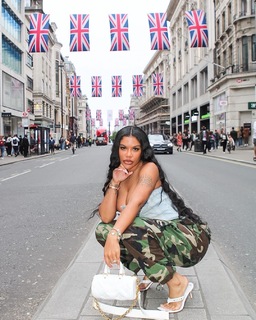 Taylor Hing feet photo thumbnail