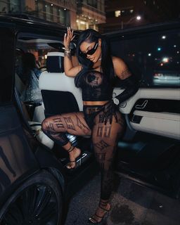 Taylor Hing feet photo thumbnail