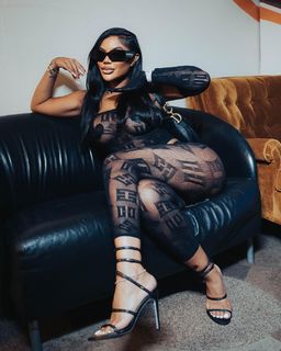 Taylor Hing feet photo thumbnail