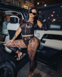 Taylor Hing feet photo thumbnail