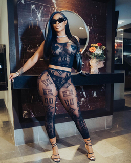 Taylor Hing feet photo thumbnail