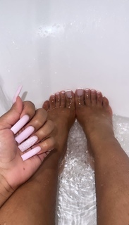 Taylor Hing feet photo thumbnail