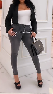 Taylor Hing feet photo thumbnail