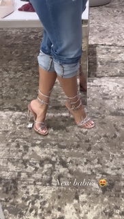 Taylor Hing feet photo thumbnail