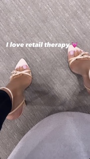 Taylor Hing feet photo thumbnail