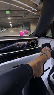 Taylor Hing feet photo thumbnail