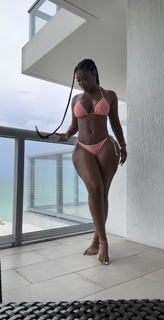 Taylor Hing feet photo thumbnail