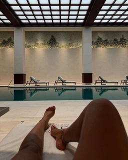 Taylor Hing feet photo thumbnail