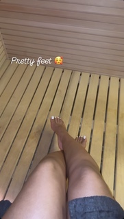 Taylor Hing feet photo thumbnail