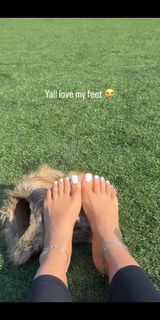 Taylor Hing feet photo thumbnail