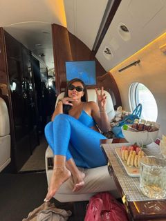 Taylor Hing feet photo thumbnail