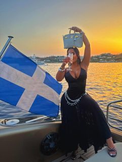 Taylor Hing feet photo thumbnail