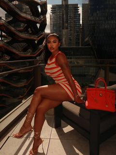 Taylor Hing feet photo thumbnail