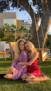 Taylor Hudson feet photo 3