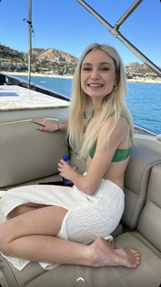 Taylor Hudson feet photo 20