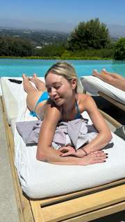 Taylor Hudson feet photo 5