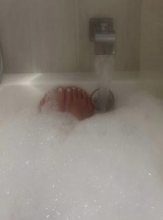 Taylor Hudson feet photo 12