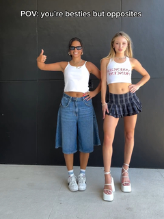 Taylor Hudson feet photo 11