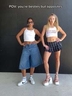 Taylor Hudson feet photo 10