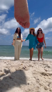 Taylor Hudson feet photo 5