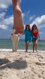 Taylor Hudson feet photo 4