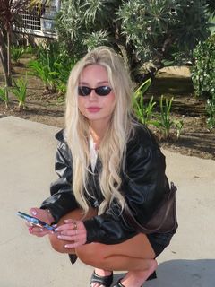 Taylor Hudson feet photo 3