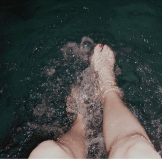 Taylor Lorenz feet photo 13